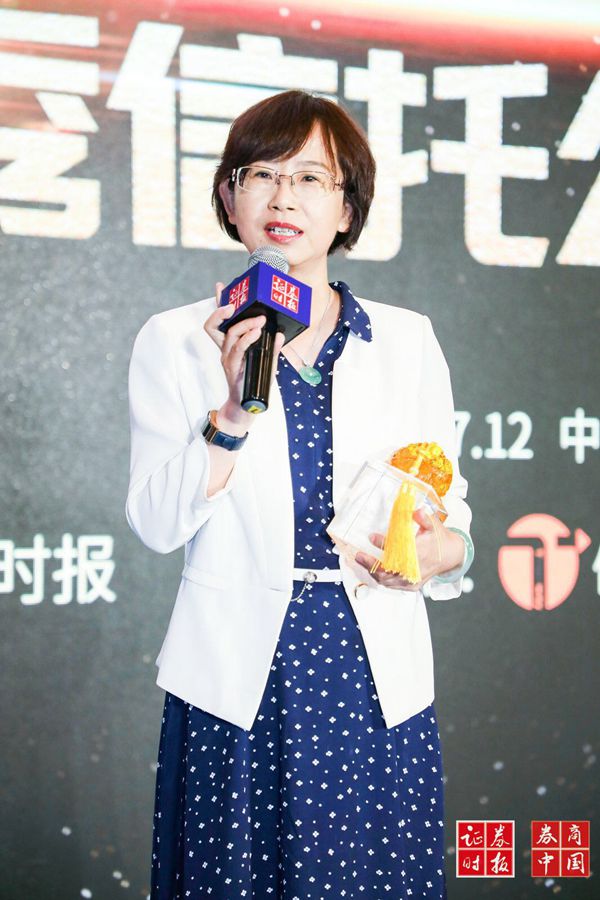 李玲总接受采访2_副本.jpg 李玲总接受采访2_副本.jpg