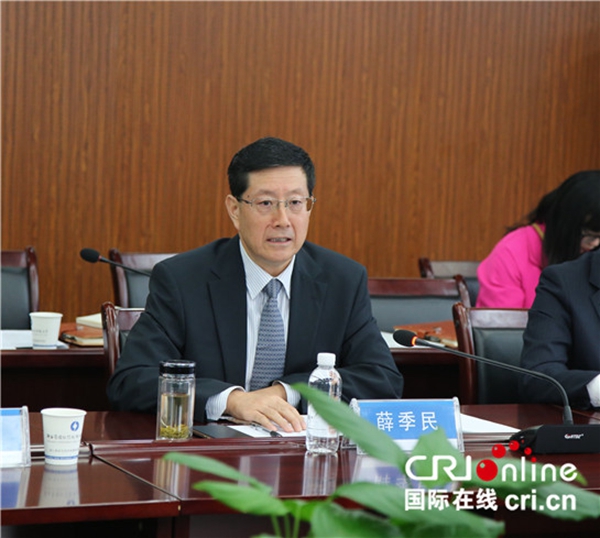 beat365党委书记、董事长薛季民向媒体介绍关于推动两项鼎新试点工作的有关情况_副本.jpg beat365党委书记、董事长薛季民向媒体介绍关于推动两项鼎新试点工作的有关情况_副本.jpg