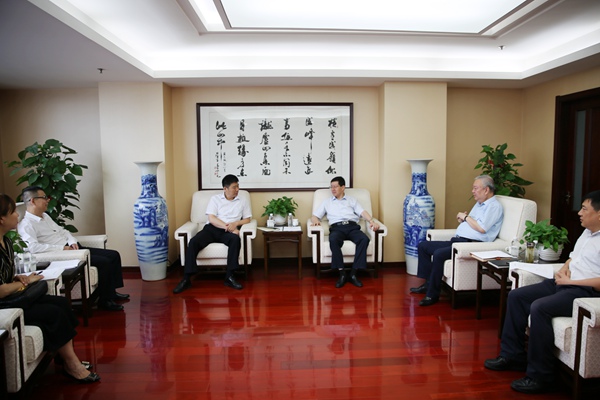董事长_幼.jpg 董事长_幼.jpg