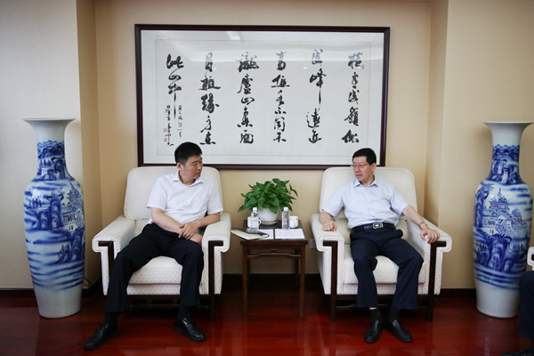 董事长2_幼.jpg 董事长2_幼.jpg