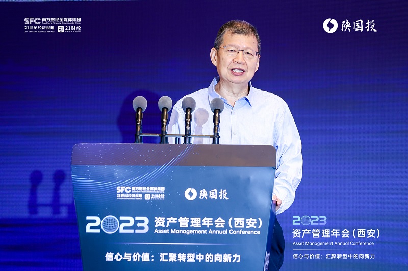 211692580380508111.jpg 图5 中国社会科学院保险与经济发展钻研中心主任郭金龙颁发宗旨演讲.jpg
